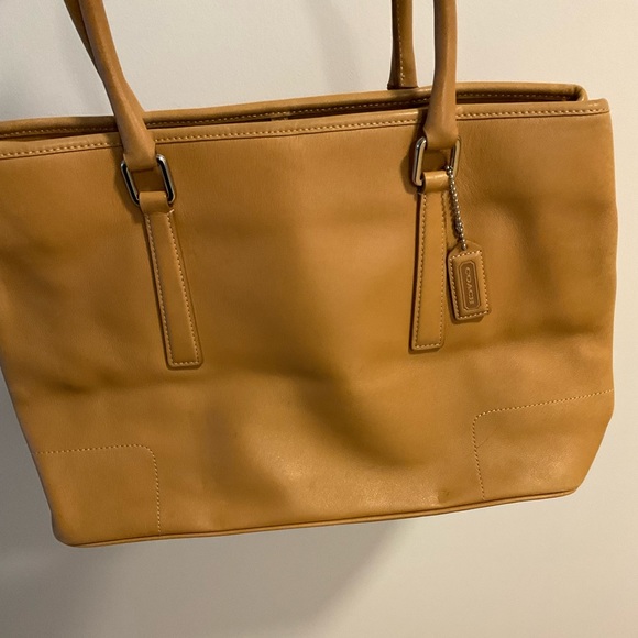 Vintage Coach leather tan tote - Picture 2 of 15